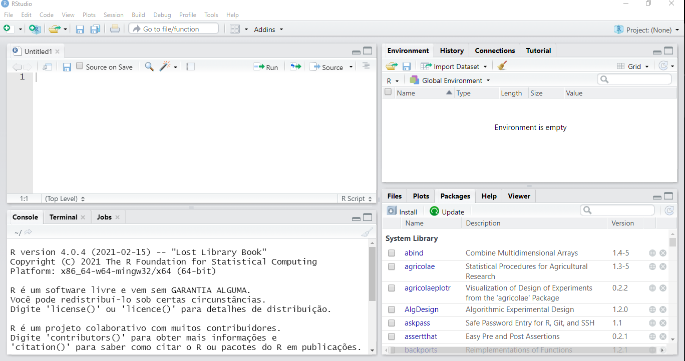 Tela do RStudio. Como podemos perceber, bem diferente do R original.